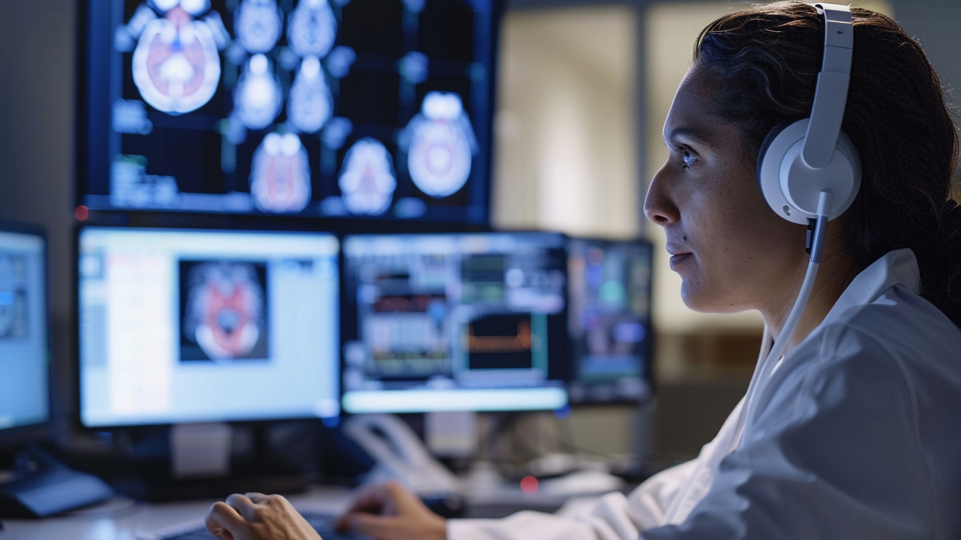Analisi di immagini diagnostiche su più monitor